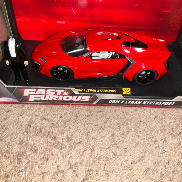 Fast & Furious 1:18 Scale Lykan Hypersport Die-cast Vehicle with Dom Figure - Picture 3 of 17